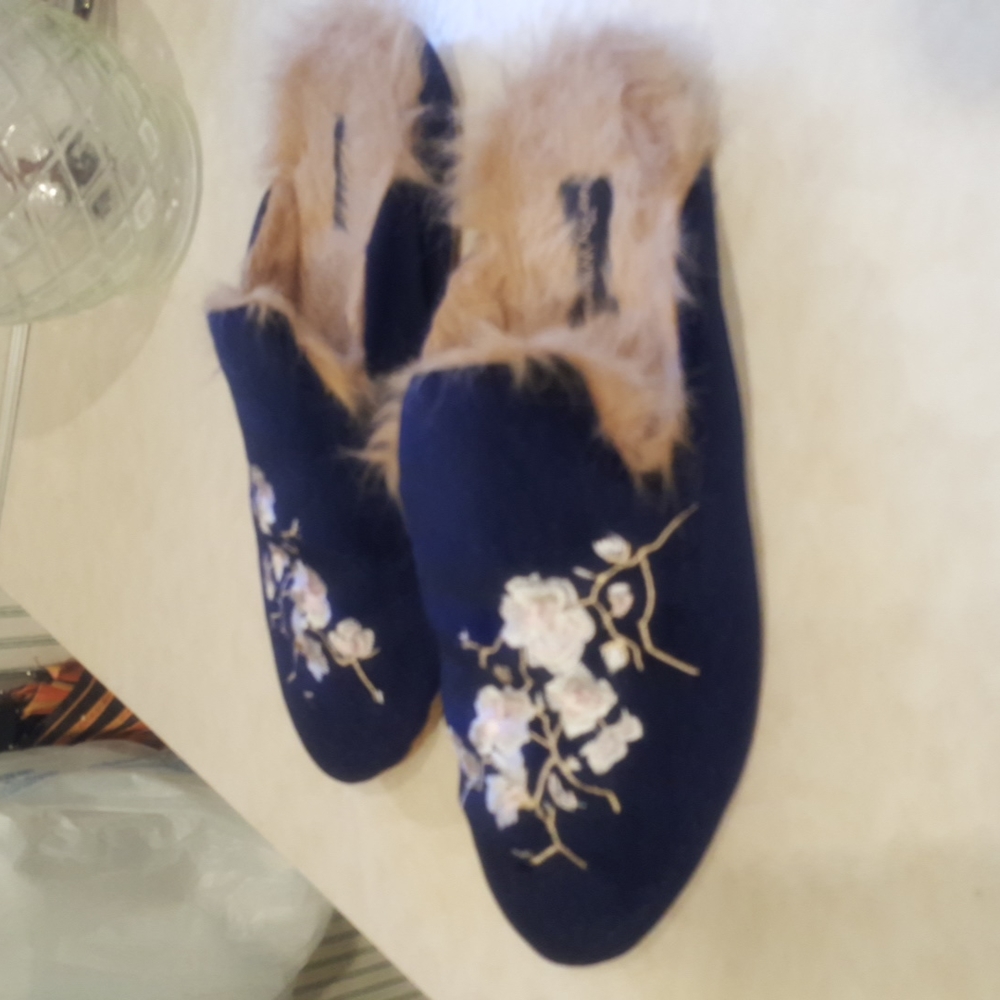 Wendy Williams house slippers sz 9-10 with gift bag.